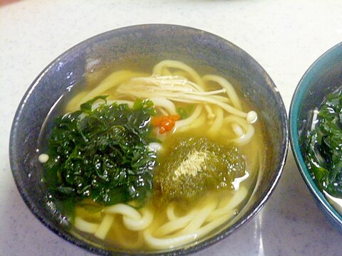 えのきとワカメととろろ昆布の生七味唐辛子うどん